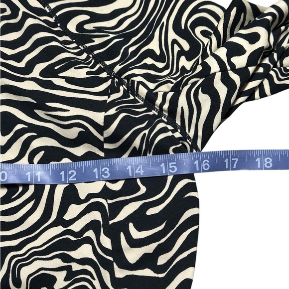 Fabletics Women’s Trinity Performance Jacket in Marbled Zebra XXS - Picture 11 of 13
